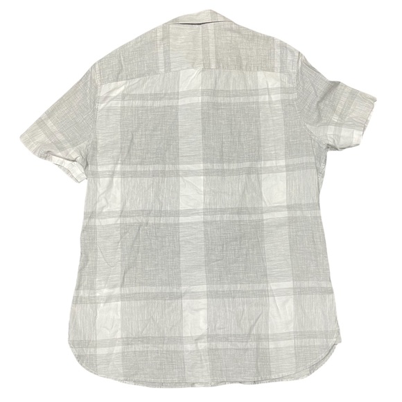 Calvin Klein button down shirt.      B2 - Picture 2 of 8